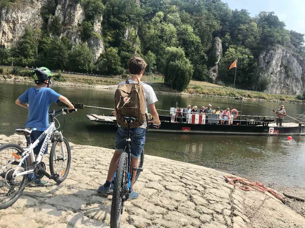 Schifffahrt Donaudurchbruch: Mit der Fähre nach Weltenburg übersetzen