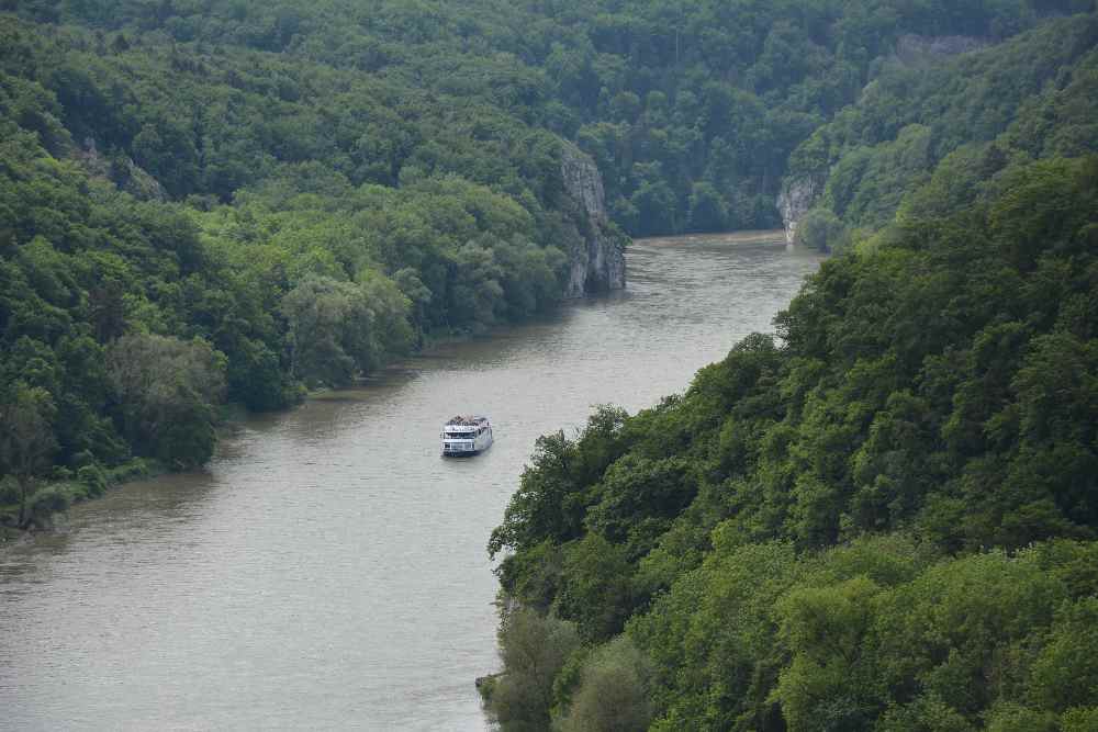 Schifffahrt Donaudurchbruch -  Per Schiff auf der Donau durch den Donaudurchbruch zum Kloster Weltenburg fahren  