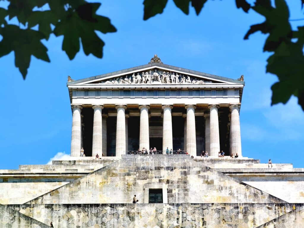 Die Walhalla ist eine der meistbesuchten Sehenswürdigkeiten in Bayern