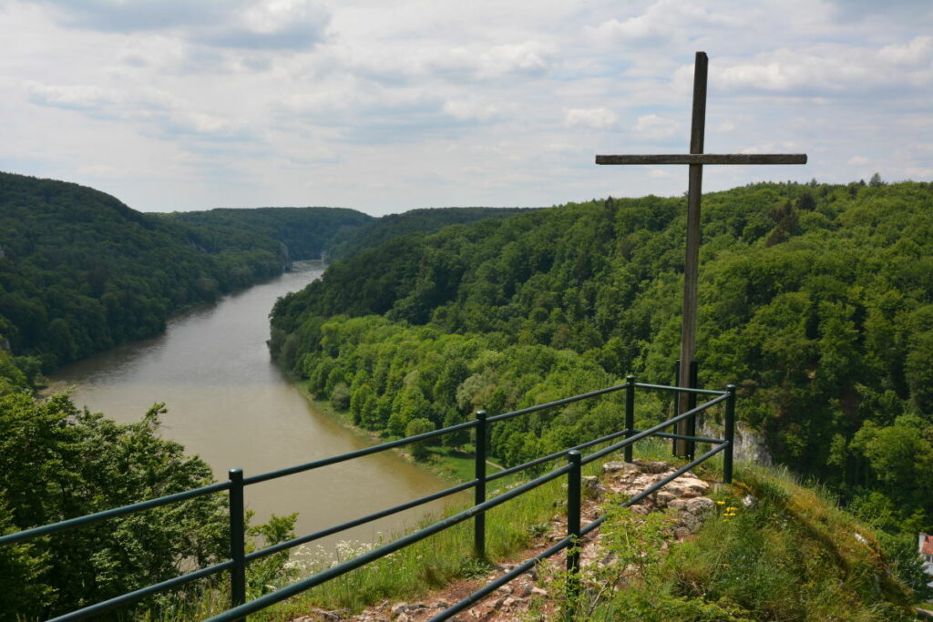 Donaudurchbruch Wanderung am Weltenburger Höhenweg - Aussichtspunkt beim Wieserkreuz