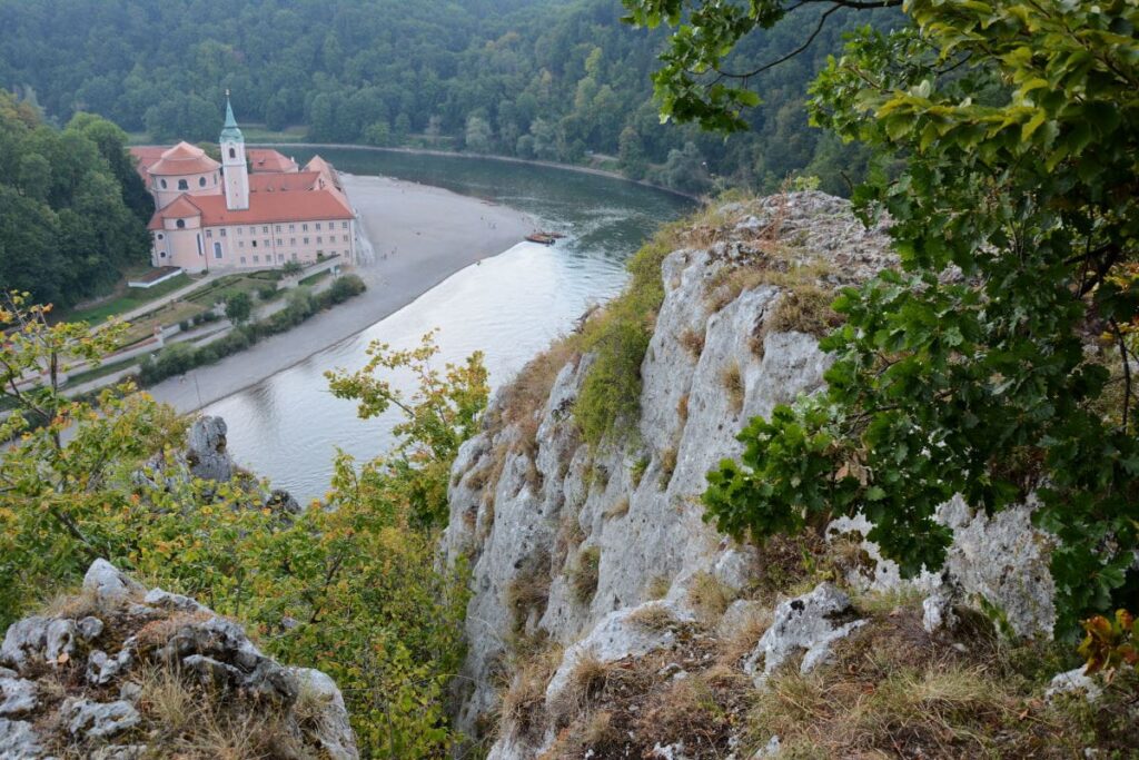 Zum Kloster Weltenburg wandern - das ist der berühmte Aussichtspunkt am Westufer der Donau