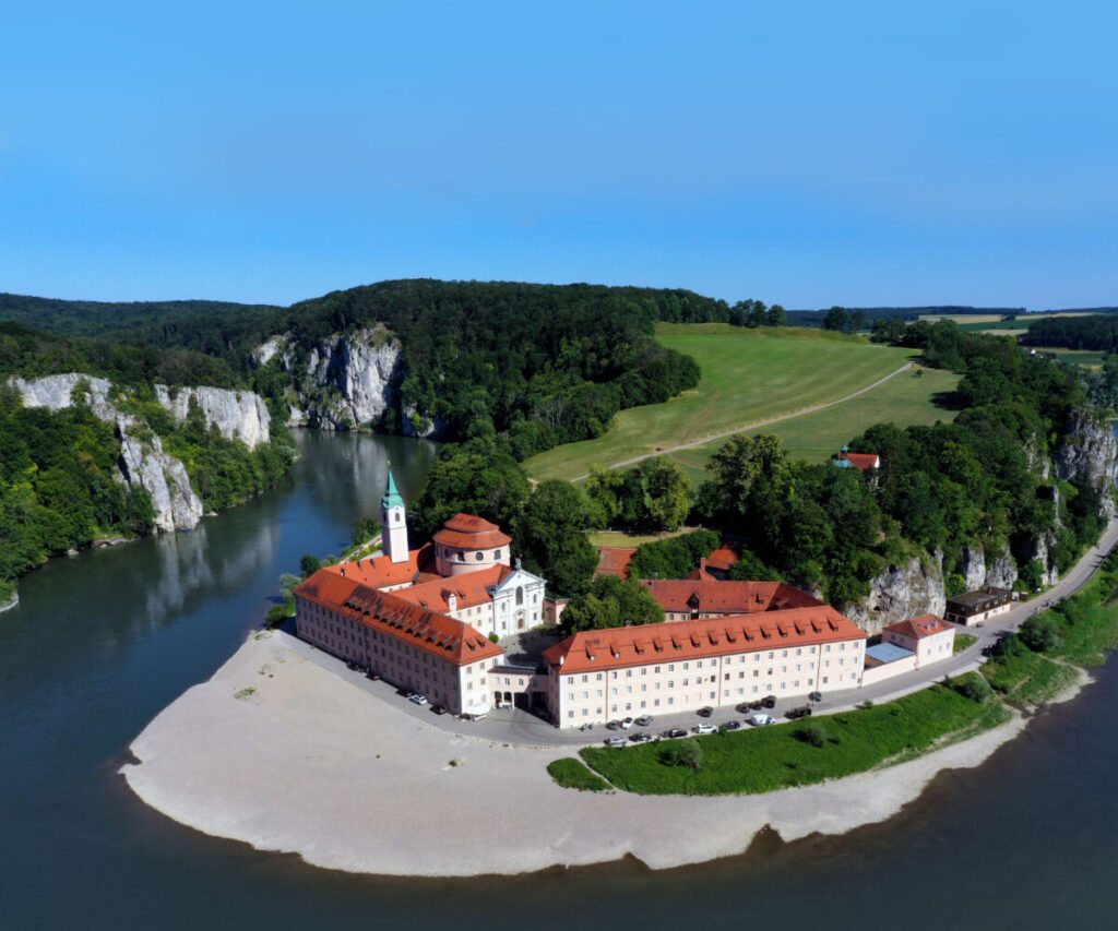 Der Donaudurchbruch Weltenburg von oben gesehen, Foto: Simon Waldherr CC BY-SA Lizenz