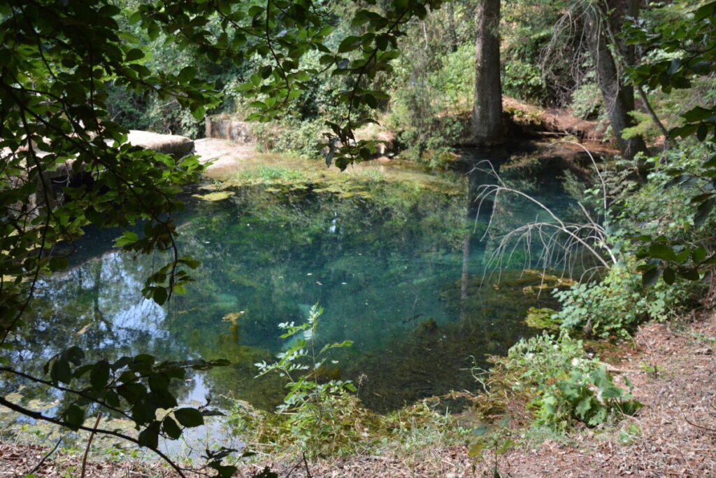 Der Blautopf Essing - in der Nähe ist die Weihermühlkapelle